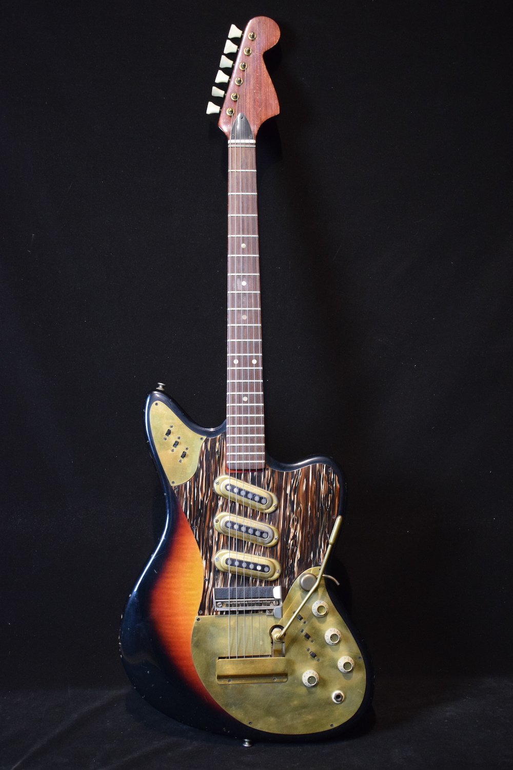 Framus Strato Deluxe gold hardware