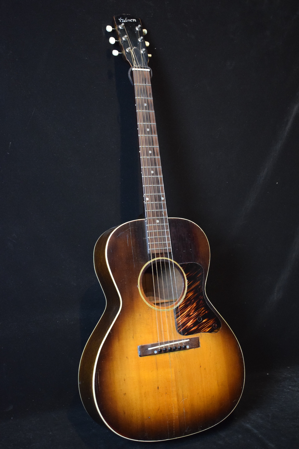 Gibson L-00 sunburst