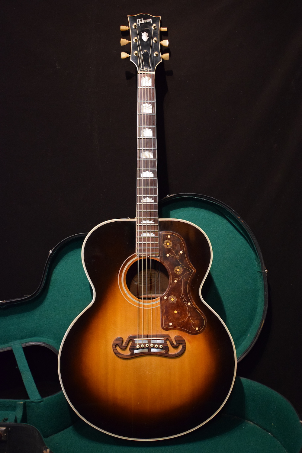 Gibson J-200