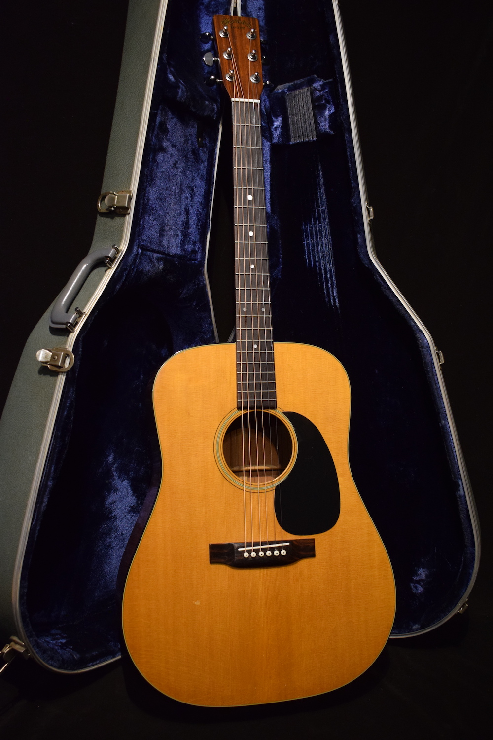 Martin D-18